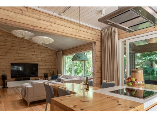 Interior - 8